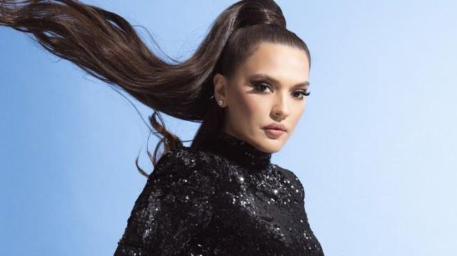 <p><span><strong>"HEPS� ��NEYLE ZAYIFLADI"</strong></span></p>    <p><strong>Sekt�rdeki zay�flama s�rr�n�n 'zay�flama i�neleri' oldu�unu iddia eden Akal�n, payla��m�nda �u ifadeleri kulland�:</strong></p>    <p><strong>"Tek ���n yiyorum, diyet yap�yorum, klinikte makineyle zay�fl�yorum diyenlere inanmay�n. Hepsi i�neyle zay�flad�.</strong></p>