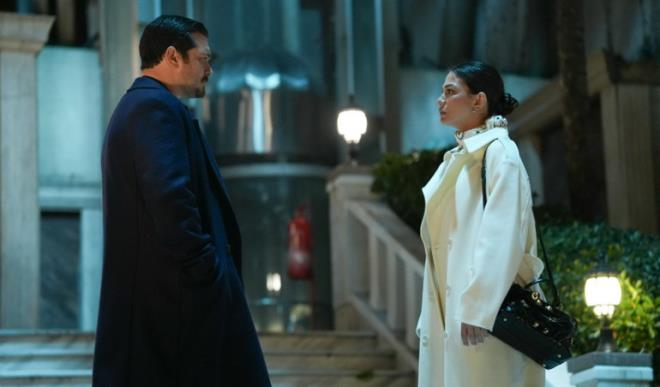 Yay�nlan�r yay�nlanmaz binlerce yorum ve payla��m alan sahne, dizinin en unutulmaz anlar� aras�na girmeyi ba�ard�. Gecenin en �ok konu�ulan geli�melerinden biri ise Ebru G�nde�?in yapt��� payla��m oldu. �nl� sanat��, �zdemir?in performans�n� kendi sanal medya hesab�ndan payla�arak, ?Sen s�yledin, biz g�zler dolu dolu seyrettik? s�zleriyle �vg�s�n� dile getirdi.