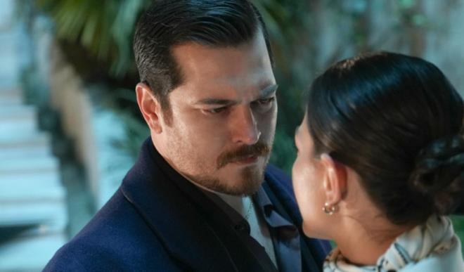 Dizide Nisan karakterine hayat veren Demet �zdemir?in, Ebru G�nde�?in ?S�yleyin? �ark�s�n� seslendirdi�i sahne b�y�k yank� uyand�rd�. �nl� sanat�� Ebru G�nde�, bu performansa kay�ts�z kalmayarak ?Sen s�yledin, biz g�zler dolu dolu seyrettik? s�zleriyle duygular�n� payla�t�.