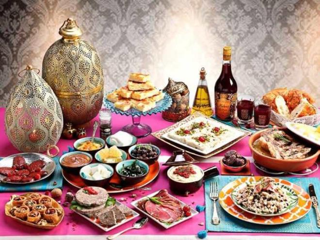 <span><strong>Ramazan Bayram� bu sene 2 Nisan Pazartesi g�n� ba�layacak. Ramazan ay�nda oru� tutan ki�iler Ramazan Bayram� ile beslenme d�zenini de�i�tirmi� olacak. D�zeni de�i�en bedenlerin Ramazan sonras�na al��mas� i�in beslenmeye dikkat edilmesi gerekiyor.&nbsp;</strong></span>