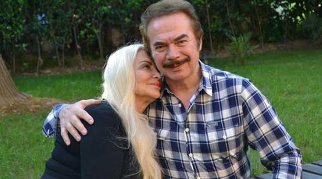 <strong>�nl� sanat��n�n taburcu oldu�una dair ��kan haberleri e�i Sevim Emre, sosyal medya hesab�ndan payla�arak bir kez daha do�rulad�.</strong>