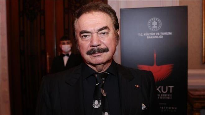 <p><span><strong>E��YLE B�RL�KTE EVE GE�T�</strong></span></p>    <p><strong>2 g�n s�ren tedavinin ard�ndan usta sanat�� taburcu oldu ve tekerlekli sandalye ile hastanenin �n�ndeki arac�na binerek e�i Sevim Emre ile birlikte evine gitti.</strong></p>