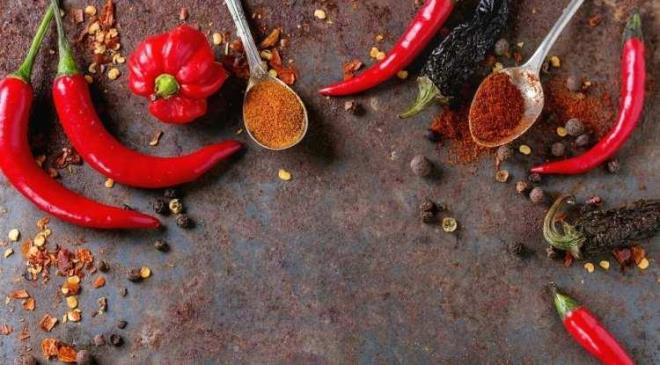 <strong>Uzmanlar�n bir di�er uyar�s� da kahvalt� baharat t�ketimine dikkat edilmesi. Baharatlar, kahvalt�da tercih edildi�inde asit �retimini kontrols�z art�rarak sindirim yolunu tahri� edebilir.</strong>