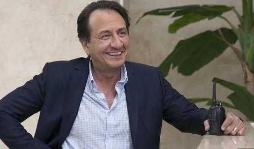 <p><strong>�nl� oyuncu, dizinin 20 y�ld�r devam etmesine �u s�zlerle sitem etti:</strong></p>    <p><span style="color:#A52A2A"><strong>"Arka Sokaklar'a ba�lad���mda 40 ya��ndayd�m, �imdi 60 ya��nday�m.</strong></span></p>