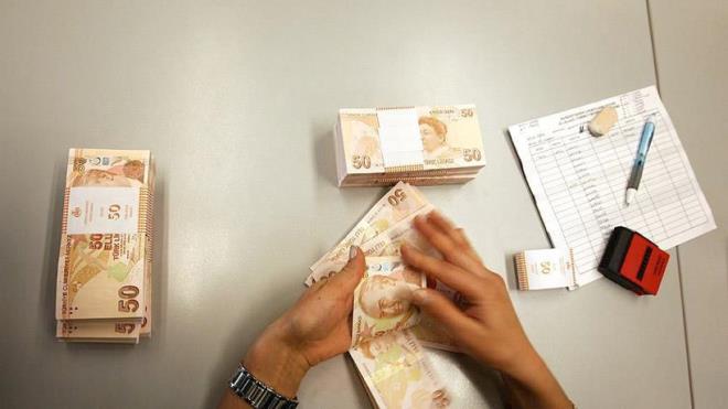 Emekliler, bankalar taraf�ndan hayata ge�irilen yeni kampanyalar� takip etmeye devam ediyor.&nbsp;Bu kampanyalardan bir tanesine daha ili�kin detaylar geldi.&nbsp;