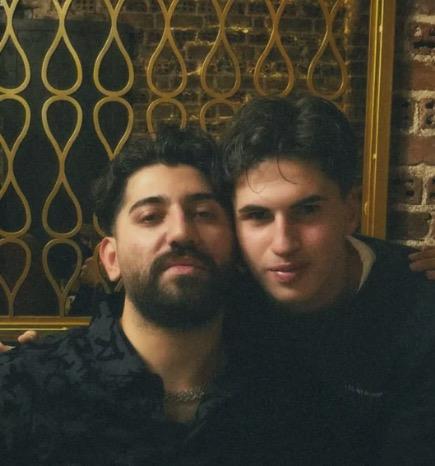 <p><span style="font-size: 36px;"><strong>"ALAATT�N 'BEN G�D�P KONU�ACA�IM' DED�"</strong></span></p>  <p>Aradan yakla��k iki saat ge�ti. Vahap'�n bulundu�u arac�n oradan gitmedi�ini g�rd�k. Beni g�rmesinler diye st�dyoya da gitmedim. Alaattin iki ara�la geldi. Vito tipi ara�la k�pe�imi alacakt�k. K�pe�im rahat etsin diye b�y�k ara� getirdi. Ben de araca bindim. St�dyonun bulundu�u yere geldi�imizde Vahap'�n arac�yla kar�� kar��ya geldik. Vahap bizi g�r�nce ara� i�inde e�ildi, sanki bir �ey alacak sand�k. Alaattin, 'Ben gidip konu�aca��m' dedi.</p>  <p><strong><span style="font-size: 36px;">"CAMA VURDU SONRA S�LAHI UZATTI"</span></strong></p>  <p>Alaattin cama vurdu. Cam� a�an Vahap'la konu�maya ba�lad�. 'K�z� rahat b�rak' dedi. Tart��ma ��k�nca Alaattin camdan silah� uzatt�. Vahap elini tutunca silah patlad�. Sonra Alaattin araca geri geldi. Ben �ok ge�irdim. Panik oldum, a�lamaya ba�lad�m. Olay yerinden ayr�ld�ktan k�sa bir s�re sonra beni yol �zerinde ara�tan indirdiler. Ben de taksiyle uzakla�t�m.</p>