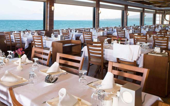 1 Temmuz itibar�yla restoran ve kafelerde yeni bir d�nem ba�l�yor. Ticaret Bakanl���'n�n d�zenlemesine g�re, i�letmeler art�k sadece yemek ismi ve fiyat yazmakla yetinemeyecek. T�keticinin ne yedi�ini bilme hakk� kapsam�nda, yemeklerin i�eri�i ve alerjen bilgileri men�lerde a��k�a yer alacak. ��te lokantaya giden herkesi yak�ndan ilgilendiren geli�menin t�m detaylar�...