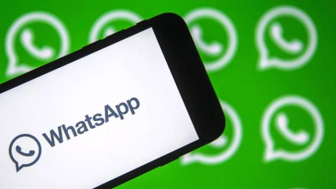 Meta b�nyesinde faaliyet g�steren WhatsApp, iOS beta s�r�m�nde test edilen yeni �zellikle birlikte mesaj �evirisini do�rudan sohbet ekran�na entegre etmeye haz�rlan�yor. Bu sayede kullan�c�lar, gelen bir mesaj� kopyalay�p ba�ka bir uygulamaya ta��mak zorunda kalmadan, ayn� ekran �zerinden anl�k �eviri alabilecek. Sistem, kullan�c� deneyimini h�zland�rmay� ve mesajla�ma ak���n� kesintiye u�ratmamay� hedefliyor.