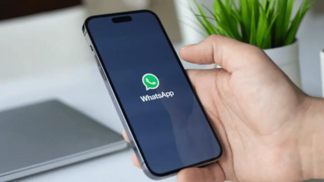 Hen�z test a�amas�nda �u an i�in s�n�rl� say�da kullan�c�yla test edilen bu �zellik, hen�z t�m iPhone kullan�c�lar�na a��lm�� de�il. Ancak ortaya ��kan teknik detaylar ve test s�r�mleri, sistemin b�y�k �l��de haz�r oldu�unu g�steriyor. �zelli�in iOS taraf�nda yayg�nla�mas�n�n ard�ndan Android cihazlara da benzer bir yap�n�n gelmesi bekleniyor. WhatsApp'�n bu hamlesi, mesajla�ma deneyimini daha ak�c� hale getirmeyi hedeflerken, farkl� diller aras�nda ileti�imi de ciddi �ekilde kolayla�t�rabilir./ kaynak: ak�am