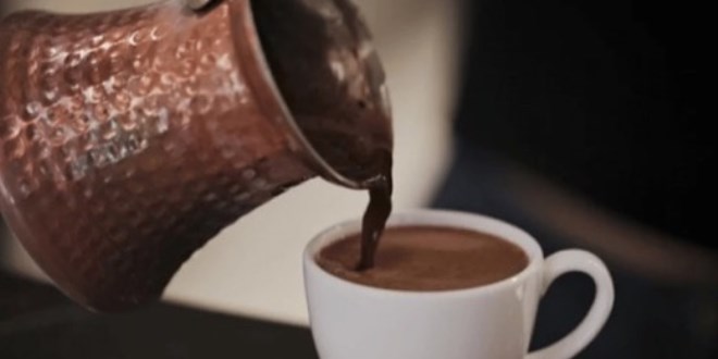 Kahvenin i�ine 2 damla ekleyin