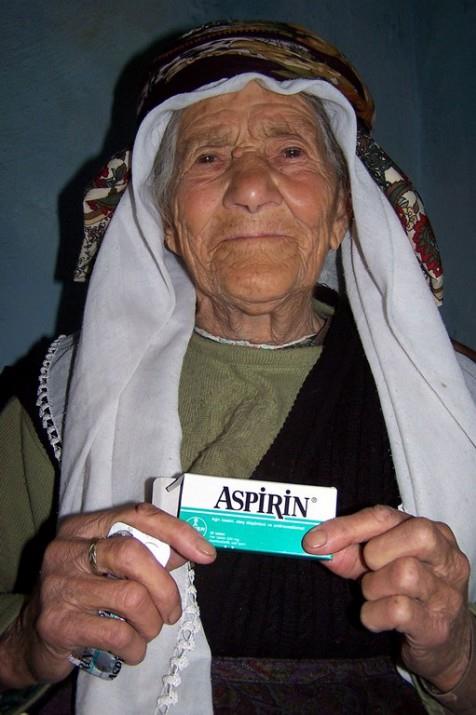 <p><b>1982-Washington Post</b></p>  Su iei, nezle olan ocuklar Aspirin kullanmamal.