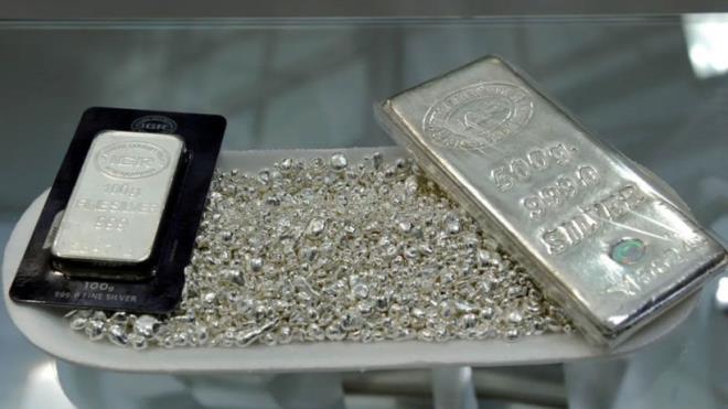 Standard Chartered, ons alt�n�n mart sonunda 4500 dolar, 2026 ikinci �eyrekte 4650 dolar, ���nc� �eyrekte 4850 dolar, y�l sonunda 5150 dolar, 2027 ilk �eyre�inde de 5100 dolar olaca��n� �ng�rd�