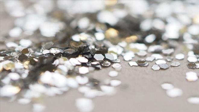 Banka, mart sonunda ons g�m���n 85 dolar olaca��n� �ng�r�rken, 2026 ikinci ve ���nc� �eyrekte 85 dolarda sabit kalaca��n�, y�l sonunda 80 dolar ve 2027 ilk �eyre�inde 80 dolar, ikinci �eyre�inde de 75 dolar olaca��n� �ng�rd�