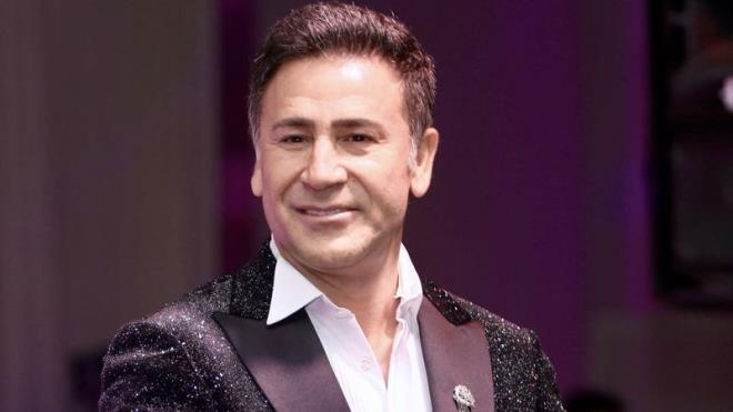 <strong>C�NAYET ZANLISINI KA�IRMA VE SAKLAMA</strong><br>�zzet Y�ld�zhan'�n futbolcu cinayetinde tutuklanmas�n�n as�l sebebi katil zanl�s�n�n ka�mas�na yard�m ve saklama giri�imi oldu. Y�ld�zhan'�n 'Kasten �ld�rme' eylemini resmi makamlara ihbar etmek yerine, asli failin ka�mas�na ve saklanmas�na yard�m ederek <strong>su�luyu kay�rma</strong> su�unu i�ledi�i tespit edildi. Hen�z yakalanmayan su� ortaklar�yla ileti�ime ge�me, ka�ma veya delil karartma ihtimali de bulundu�u i�in tutukland�.