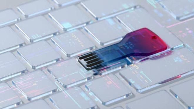 USB belle�inizi m�mk�n oldu�unca koruyucu bir k�l�f i�inde ta��man�z �neriliyor. Nemli ortamlardan uzak tutmak, y�ksek �s�ya maruz b�rakmamak ve ortak bilgisayarlarda kullanmamak bu �nlemlerin ba��nda geliyor. Ayr�ca verilerinizi tek bir cihazda tutmak yerine bulut sistemleri veya harici disklerle yedeklemek de b�y�k �nem ta��yor.