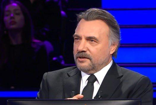 OKTAY KAYNARCA �NANAMADI<br>Oktay Kaynarca '<strong>'22 ya��nday�m dedin de�il mi?'</strong>' diyerek �a�k�nl���n� dile getirdi. Kaynarca <strong>'Daha b�y�k g�steriyorsun' </strong>diyerek s�zlerini tamamlad�.