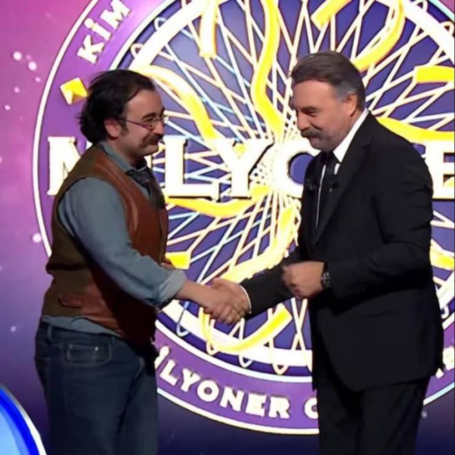 Ekranlar�n sevilen bilgi yar��mas� Kim Milyoner Olmak �ster'e kat�lan 22 ya��ndaki bir yar��mac�, g�r�n�m�yle sosyal medyada g�ndem oldu.&nbsp;