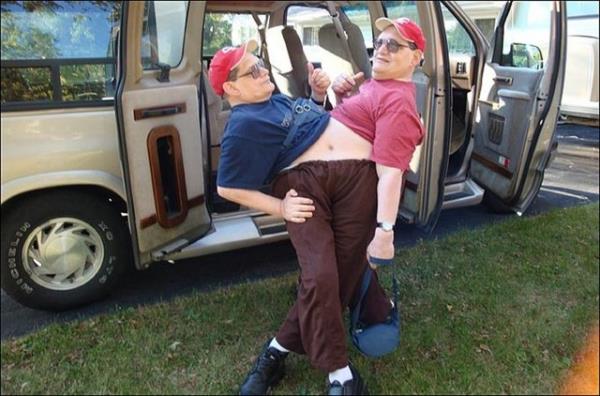 <b>Dnyann en yal yapk ikizleri:</b> 57 yandaki Ronnie ve Donnie Galyon dnyann yaayan en yal ikizleri oldu.