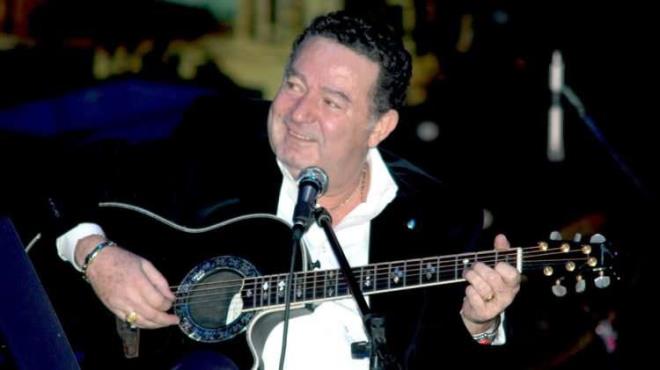 <p><span><strong>13 SAYISI �NEML�YD�!</strong></span></p>    <p><strong>Rakamlara ayr� bir ilgisi olan �nl� sanat��n�n hayat�nda 13 rakam�n�n ise �ok ilgin� bir ser�veni vard�. Uzun bir s�re 13 say�s�ndan hi� hazetmeyen Kayahan, kap� numaras� 13 olan evlerde oturmaz, hatta ajandas�ndaki 13 tarihli sayfalar� tek tek kopar�p atard�.</strong></p>