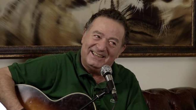 <strong>O g�nden sonra her �eyi 13'e tamamlamak i�in �aba g�steren usta sanat��, k�z� Asl� G�n�l A�ar'�n isim ve soyad�ndaki harf say�s�n�n bile toplamda 13 etmesi i�in �zel �aba verdi.</strong>