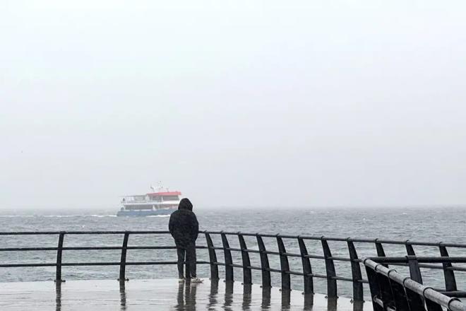 <p>G�nlerdir ya���l� havan�n etkisi alt�nda olan �stanbul'un sa�anak bilan�osu a��kland�.&nbsp;</p><p>&nbsp;</p><p>�stanbul B�y�k�ehir Belediyesi (�BB) Ba�kanvekili Nuri Aslan, kent genelinde etkili olan sa�anak ya���la ilgili geli�meleri Afet Koordinasyon Merkezi'nde (AKOM) takip etti.&nbsp;</p><p>&nbsp;</p><p><strong>"�STANBUL BEKLED��� YA�I�A KAVU�TU"</strong></p><p>&nbsp;</p><p>Yetkililerden bilgi alan Aslan de�erlendirmelerde bulundu. �stanbul'un uzun zamand�r bekledi�i ya���lara kavu�tu�unu kaydeden Aslan, "Cuma gecesinden bu yana etkili olan ya���larda metrekareye 54 ila 93 kilogram aras�nda ya��� d��t�. Bu ciddi bir ya��� miktar�d�r." dedi.&nbsp;</p><p>&nbsp;</p><p>Aslan, �stanbul'a su sa�layan barajlar�n h�zla doldu�unu s�yleyerek "Barajlar�m�z h�zla su topluyor. Kurak ge�en d�nemde zorlanan havzalar�m�z, bu ya���larla birlikte yeniden toparlan�yor." a��klamas�n� yapt�.&nbsp;</p>