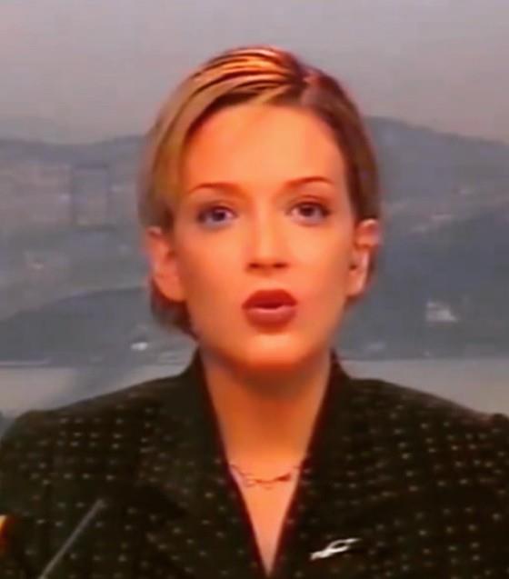 <p><strong>DE����M�YLE HAYRAN BIRAKTI</strong></p> <p>Payla��lan foto�rafa gelen yorumlar�n b�y�k bir �o�unlu�u, Saba T�mer'in o y�llardaki do�al tarz�na ve y�z hatlar�n�n hi� de�i�memi� olmas�na odaklan�yor. Kullan�c�lar, �nl� sunucunun enerjisinin o y�llardan bug�ne eksilmeden geldi�ini vurgularken, nostaljik kare k�sa s�rede viral listelerine girdi.</p>