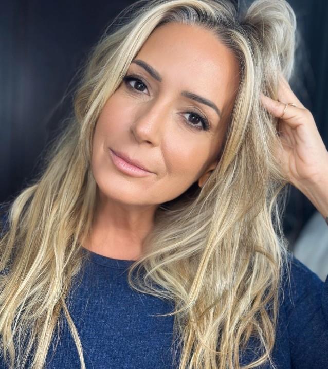 <p><strong>MERAK ED�LENLER</strong></p> <p><strong>Saba T�mer ka� ya��nda?</strong></p> <p>5 Aral�k 1970 do�umlu olan Saba T�mer, 2026 y�l� itibar�yla 55 ya��ndad�r.</p> <p><strong>Saba T�mer aslen nereli?</strong></p> <p>�nl� sunucu ve gazeteci Saba T�mer, aslen �zmirli'dir.</p>