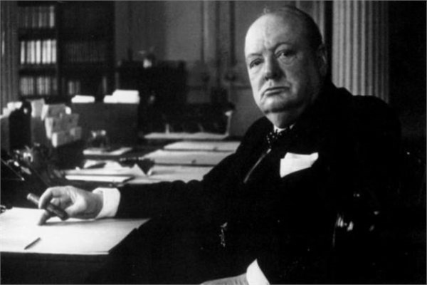<p><b>Winston Churchill</b></p>  2. Dnya Sava srasnda ngiltere Babakanl yapan Winston Churchill, saat 17.00 civarnda hafif bir iki itikten sonra ksa bir ekerleme yapyordu. Saat 8'de akam yemei yiyen Churchill ge saatlare kadar alyordu. Churchill gn ortasndaki ksa ekerlemenin kendisine 24 saatte bir buuk gnlk alma imkan tandn sylyordu.