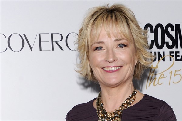 <p><b>Kate White</b></p>  Cosmopolitan dergisinin eski genel yayn ynetmeni Kate White, dergi ile ilgili yazlar ve kiisel blog sayfasn gece ge saatlerde yazmaktan holandn sylyor. White'n uyuyakalmamak iin ise enteresan bir srr var, o da yazlar mutfakta ayakta durarak yazmak.