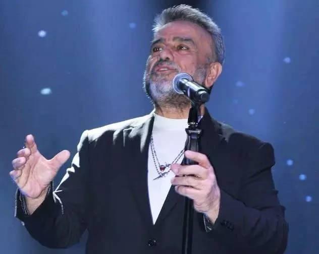 <p><strong>Kilo verme s�recinin hen�z bitmedi�ini s�yleyen �nl� isim, ideal kilosuna yakla�t���n� s�yledi:</strong></p>    <p><span style="color:#800080"><strong><em>"�u an i�in ideal kilom bu diyorum ama belki 98-100 kilo aras�nda sabit kalabilirim. Kemiklerim ve kaslar�m etkilenebilir. �u an b�yle iyi. E�ime, yemek yerken iki ka��k fazla al�rsam elime vur diyorum, ��nk� kilo almamam laz�m"</em></strong></span></p>