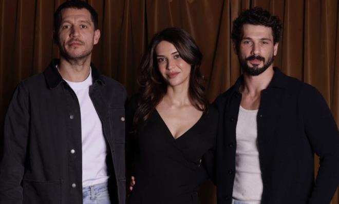 Yeralt� dizisi, ikinci b�l�m�yle reyting listesinin zirvesine oturmu�tu. Daha sonra ise dizide ba�rol oyuncular� aras�nda kriz ya�and��� y�n�ndeki iddialar g�ndeme geldi. Kulislerden s�zan bilgilere g�re, Devrim �zkan ve S�meyye Aydo�an aras�nda gerginlik ya�and��� �ne s�r�ld�.