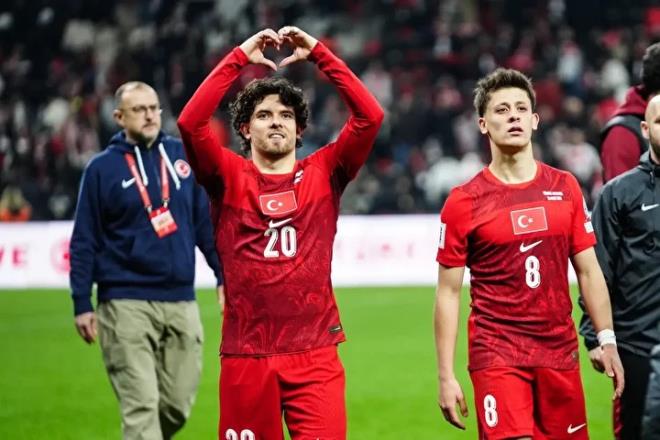 <h2>T�rkiye'nin 2026 D�nya Kupas�'nda ilk ma�� kimle, ne zaman oynayacak?</h2><p><br></p><p><strong>T�rkiye'nin Grup Ma� Fikst�r� (TS�):</strong></p><p>�lk Ma�: 13 Haziran 2026 Cumartesi</p><p>T�rkiye - Avustralya</p><p>Saat: TS� 07.00</p><p>Yer: BC Place Stadyumu, Vancouver (Kanada)</p><p></p>