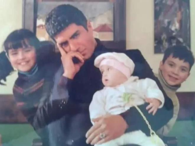 <strong>Temel'in kariyerindeki bu radikal de�i�im, sosyal medyada b�y�k yank� uyand�r�rken kullan�c�lar, �ocuk ya�ta pop�lerlik kazanan bir oyuncunun b�ylesine farkl� bir meslek se�mesini �a�k�nl�kla kar��lad�.</strong>