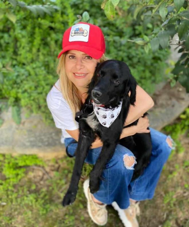 <p><span><strong>D�Z�YE SONRADAN DAH�L OLDU</strong></span></p>    <p><strong>Melek �ahin, verdi�i bir r�portaj�nda Emine karakterinin diziye nas�l dahil oldu�unu �u s�zlerle a��klad�:</strong></p>    <p><span><em><strong>"Ba�ta b�yle bir fikre �a��rd�m. Ancak daha sonra projeye dahil oldum ve Emine karakteri izleyiciyle g��l� bir ba� kurdu."</strong></em></span></p>