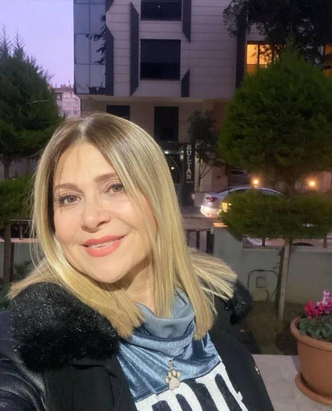 <strong>Ba�rollerini Tamer Karada�l� ve P�nar Altu�'un payla�t��� dizide, �ayc� H�seyin'in e�i ve evin yard�mc�s� Emine karakteriyle tan�nan Melek �ahin, son haliyle sosyal medyada b�y�k ilgi g�rd�.</strong>