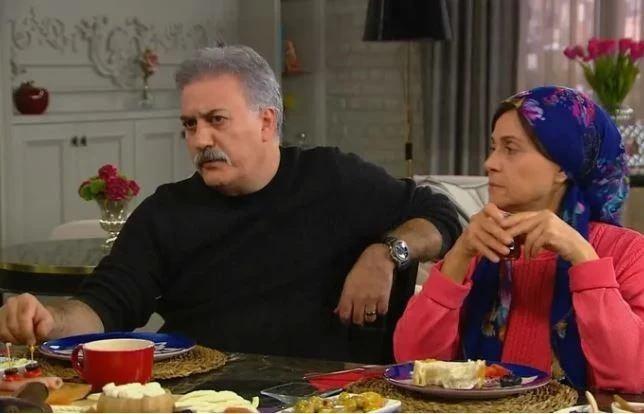 Emine karakteri hakk�nda da a��klama yapan Melek �ahin,<em><strong>&nbsp;<span>"Emine dizideki bir karakter de�il de ger�ekten birazdan evlerine gelecek, mutfa�a girip yemek yapacak biri oluverdi. Hem sempatikli�i hem k�vrak zekas�, H�seyin'e kar�� dik duru�u, kendini ezdirmemesi, olaylar� iyi niyetli bir kurnazl�kla yola koymas�, ara buluculuk yapmas� belki bir �ok kad�na yol haritas� oldu ve �ok sevdirdi kendini."</span></strong></em> diyerek Emine karakterine hayranl���n� dile getirdi.