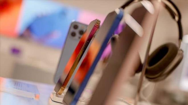 <p><strong>YURT DI�INI ARAMANIN DAK�KASI 56,37 TL'YE �IKTI</strong></p>    <p>BTK'n�n yeni belirledi�i tarifeye g�re, yurt i�i aramalar�n dakikas� 4,11 TL?den 4,75 TL?ye, yurt d���n� araman�n dakikas� ise 48,68 TL?den 56,37 TL?ye ��kt�.</p>