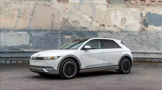 <p><strong>YERL�L�K �ARTINI KAR�ILAYAN MODELLER V�TR�NE �IKIYOR</strong></p>  <p>En az y�zde 40 yerli olmas� �art� nedeniyle Togg T10X ve T10F, Fiat Egea Sedan ve Egea Cross, Renault Clio,&nbsp;</p>