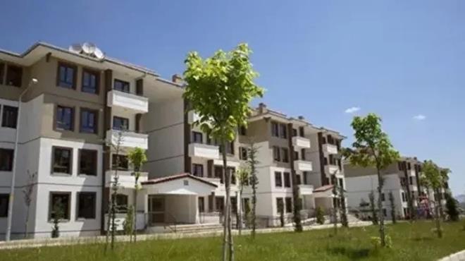 <p>�evre, �ehircilik ve �klim De�i�ikli�i Bakan� Murat Kurum, �stanbul'daki d�n���m �al��malar�n�n h�z kesmeden s�rd���n� a��klad�. �stanbul'un kentsel d�n���m� i�in yeni m�jdeler a��klayacaklar�n� belirten Bakan Kurum, �u ifadelere yer verdi:</p><p><strong>"Diren�li �stanbul i�in durmuyoruz, daha da h�zlan�yoruz. Son �� ayda; Ata�ehir, Beyo�lu, Ka��thane'deki anahtar teslimlerimizin ard�ndan �imdi de �mraniye Hekimba�� Mahallesi'nde 591 konut ve 28 i� yerinin d�n���m�n� tamamlad�k. Yar�n kuralar� �ekiyoruz. �stanbul'umuz i�in yeni m�jdelerimizi de �mraniye'den duyuruyoruz. T�m vatanda�lar�m�z� bekliyorum"</strong></p>