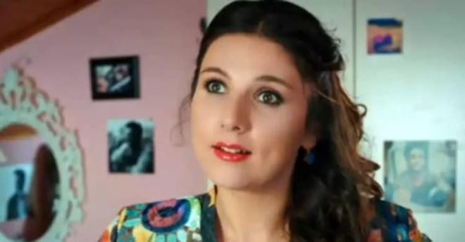 <span><strong>VERD��� K�LOLARLA G�NDEM OLDU</strong></span>  <strong>K�sa s�rede 15 kilo veren �nl� oyuncuyla ilgili sosyal medyada </strong><em><strong><span>"Acaba zay�flama i�nesi mi kulland�?"</span> </strong></em><strong>sorular� g�ndeme gelirken �nl� oyuncu kilo verme s�recinin perde arkas�n� ilk kez anlatt�.</strong>