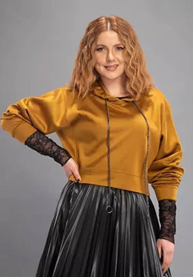 <span><strong>K�LO VERME S�REC�N�N DETAYLARINI PAYLA�TI</strong></span>  <strong>Kilo verme s�recinde her �ey ko�uyla ba�lad���n� belirten Karaduman, <span><em>"Ko�uya ba�layarak ve ko�uyla birlikte ister istemez d�zenli beslenince vermi� oldum." </em></span>diyerek spor ve sa�l�kl� ya�am�n hayat�n�n merkezine ald���n� a��klad�.</strong>