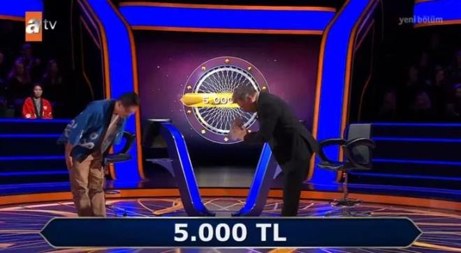 Kaynarca, sayg�s�n� g�stermek ad�na yere uzanarak selam veren Japon yar��mac�ya <span style="color:#B22222"><strong>"Kurban olay�m kalk" </strong></span>s�zleri ile kar��l�k verdi.