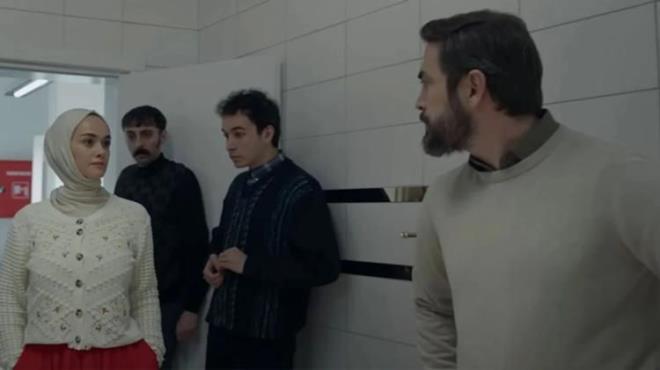 "KISKANIRDIM"<br><strong>Nihan karakterinin g��l� duru�u kar��s�nda �ok etkilendi�ini de s�yleyen �nl� oyuncu Hande Soral, <em><span style="color:#800080">"Bu karakteri ba�kas� oynasa k�skan�rd�m" </span></em>diyerek Nihan'�n kendisi i�in �ok �zel bir yere sahip oldu�unu da itiraf etti.</strong>