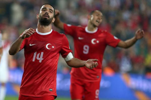 <p><b>RYAYDI, OLMADI</b></p>    2014 Dnya Kupas Elemeleri'nde Fatih Terim'in geliiyle 3'te 3 yapan A Milli Futbol Takmmz, Hollanda ile kt "Ya tamam ya devam" man 2-0 kaybetti. kr Saracolu'ndaki karlamann gollerini Robben ve Sneijder kaydetti. 16 puanda kalan Milliler; Romanya ve Macaristan'n galip gelmeleriyle grubu 4. bitirip play-off'a kalamad.