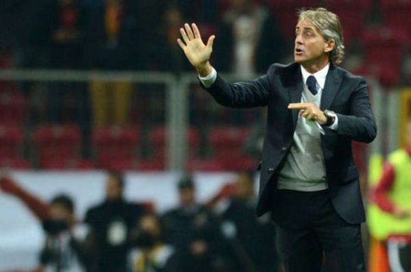 <p><b>MANCN KORKUSU</b></p>    Galatasaray ynetimini, bir "Fatih Terim" tehlikesi kapda bekliyor. G.Saray'n hocas Roberto Mancini'nin talya Milli Takm'ndan teklif gelirse, istedii an; sadece alacaklarn brakarak, szlemesini tek tarafl olarak feshetme hakkna sahip olduu ortaya kt