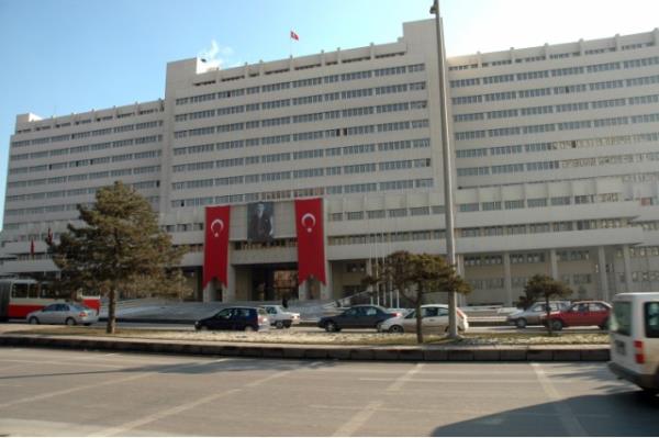 <p>Saytay Denetileri, Bakanln 300 sayfalk raporlar 3 sayfaya indirerek     yaynladn iddia etti. <a href="http://www.memurlar.net/haber/414525/" target="_blank">Haber     metni iin tklaynz.</a></p>