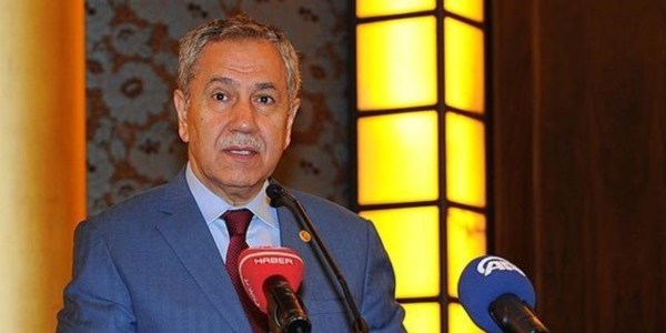 <p>Babakan Yardmcs Blent Arn, Kurban Bayram ncesine yetimeyen askerliin     nmzdeki aydan itibaren 12 aya ksaltlacan syledi. <a href="http://www.memurlar.net/haber/414368/" target="_blank">Tklaynz</a>.</p>