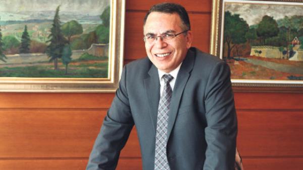 <p><b>TRK KAHN LD</b></p>    Finansal piyasalarn nde gelen isimlerinden Garanti Bankas Ekonomik Aratrmalar Mdr Ali hsan Gelberi, hayatn kaybetti. Gelberi, kredi derecelendirme kuruluu Moody's'in Trkiye'nin kredi notunu arttrmadan 6 ay nce 'Babakan Erdoan'n, ABD Bakan Obama ile grmesinden sonra Trkiye'nin kredi notu artacak' eklinde tweet atarak kredi not arttrmn nceden bilmi ve Trkiye gndemine oturmutu.