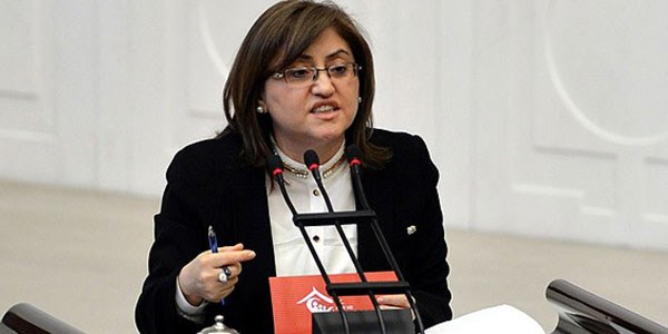 <p>Bakan Fatma ahin, ehit yaknlarna ikinci i hakkndan ka kiinin faydalandn     aklad. <a href="http://www.memurlar.net/haber/413821/" target="_blank">Tklaynz</a>. (12 Ekim)</p>