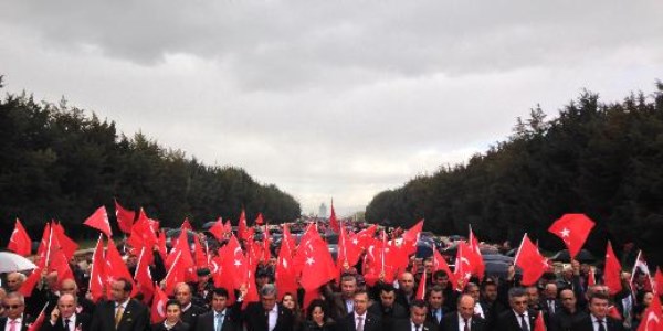 <p>Astsubaylar zlk haklar iin Antkabir'e yrd. <a href="http://www.memurlar.net/haber/416091/" target="_blank">Tklaynz</a>.     (19 Ekim)</p>